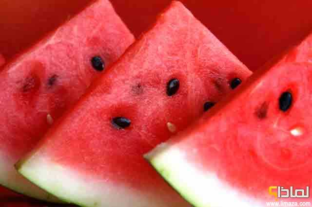 لماذا يعتبر البطيخ الأحمر أفضل الفواكه الصيفية