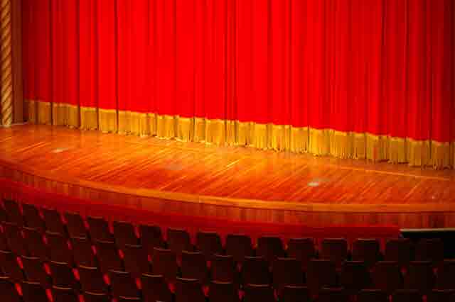 لماذا المسرح يلقب أبو الفنون