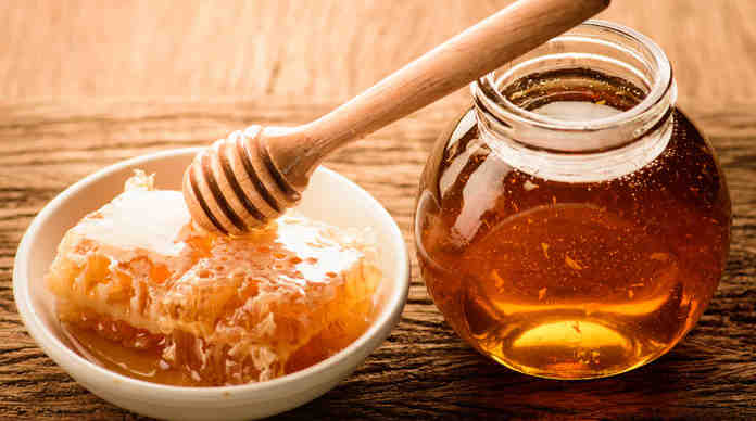 العسل على الريق : لماذا ينصح بتناول العسل كل يوم صباحًا ؟