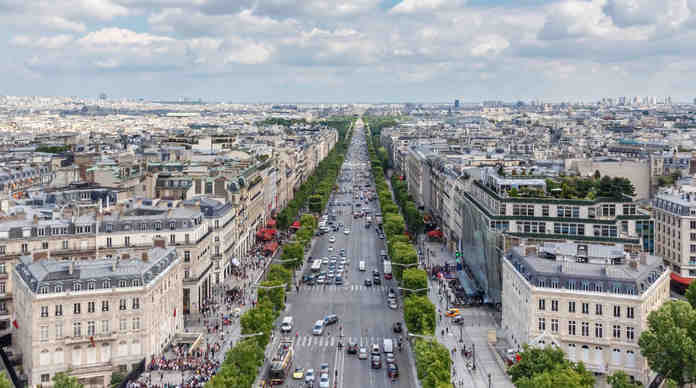 لماذا شارع الشانزليزيه من أهم معالم باريس اليوم؟