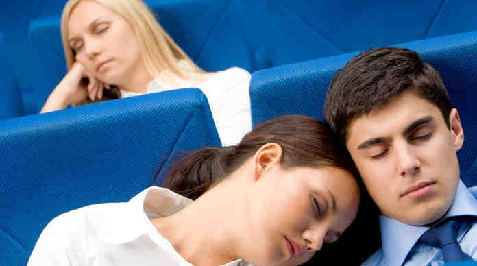 لماذا تزداد فترات النوم عند البعض أكثر من غيرهم؟