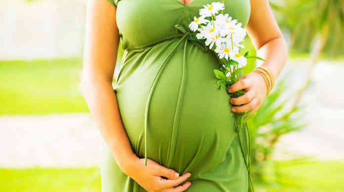 لماذا تحظى المرأة الحامل بمعاملة مختلفة خلال فترة الحمل؟