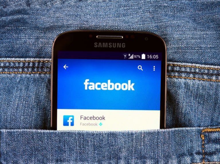 لماذا يتجه الشباب إلى حذف العائلة من فيس بوك ومواقع التواصل؟